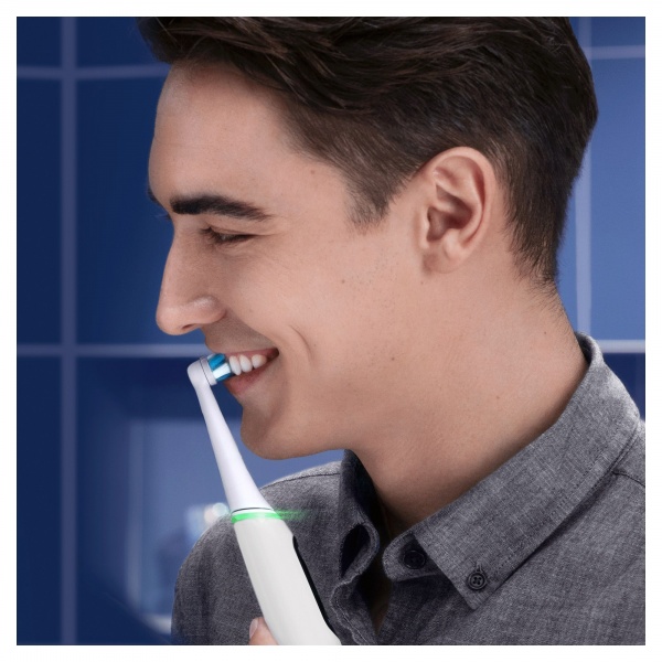 Электрическая зубная щетка Oral-B iO Серія 6 белая