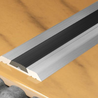 Алюминиевый противоскользящий профиль с лентой Salag 0.91 м