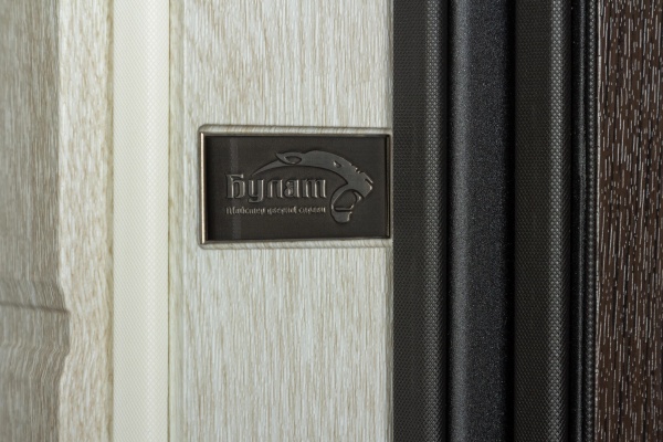 Дверь входная Revolut Doors В-82 (квадро) Гладкая 191 венге темный / дуб полярный 2050x850 мм правая