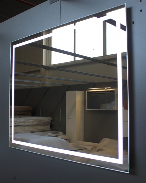Зеркало со встроенной подсветкой ЮВЕНТА Arizona-100 Квадрат 