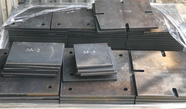 Сталь листовая закладная пластина металлическая 100x100x4 мм ДСТУ Б В.2.6-168:2011 (ГОСТ 10922-90, MOD)