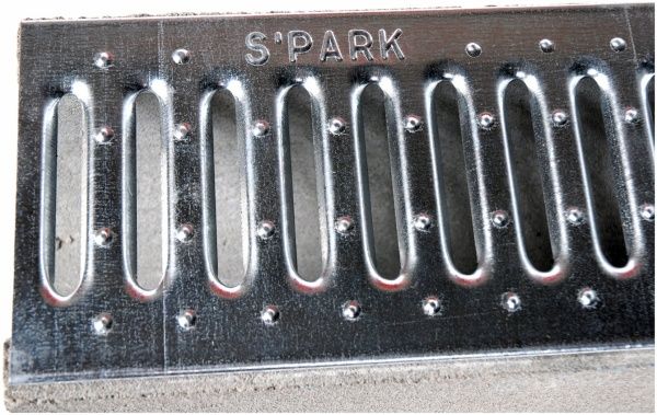 Желоб бетонный со штампованой решеткой из оцинкованной стали S'PARK ЛВ-10.16.10-Б