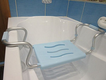 Сиденье для ванной алюминиевое белое PRIMANOVA