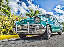 Репродукция Автомобиль в Гаване 60x80 см Арт Фемелі 
